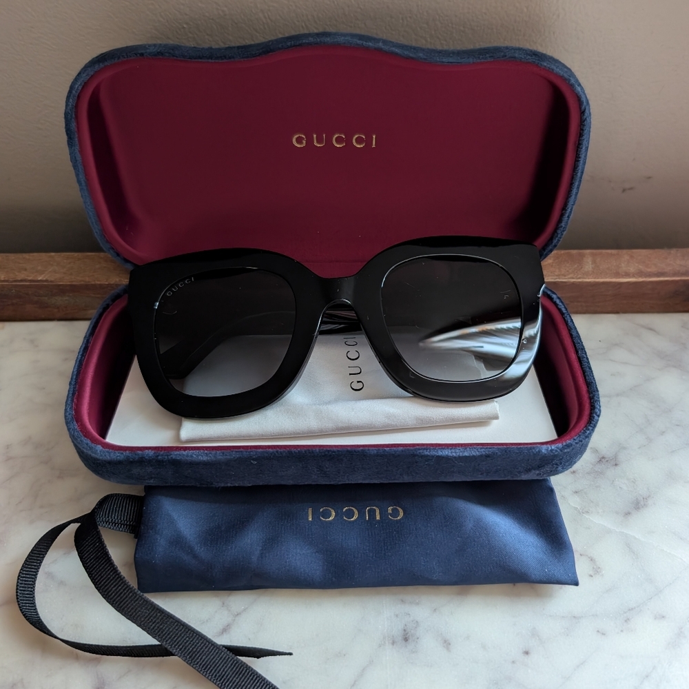 Gucci Black Sunglasses with Gold Accents - Picture 7 of 9